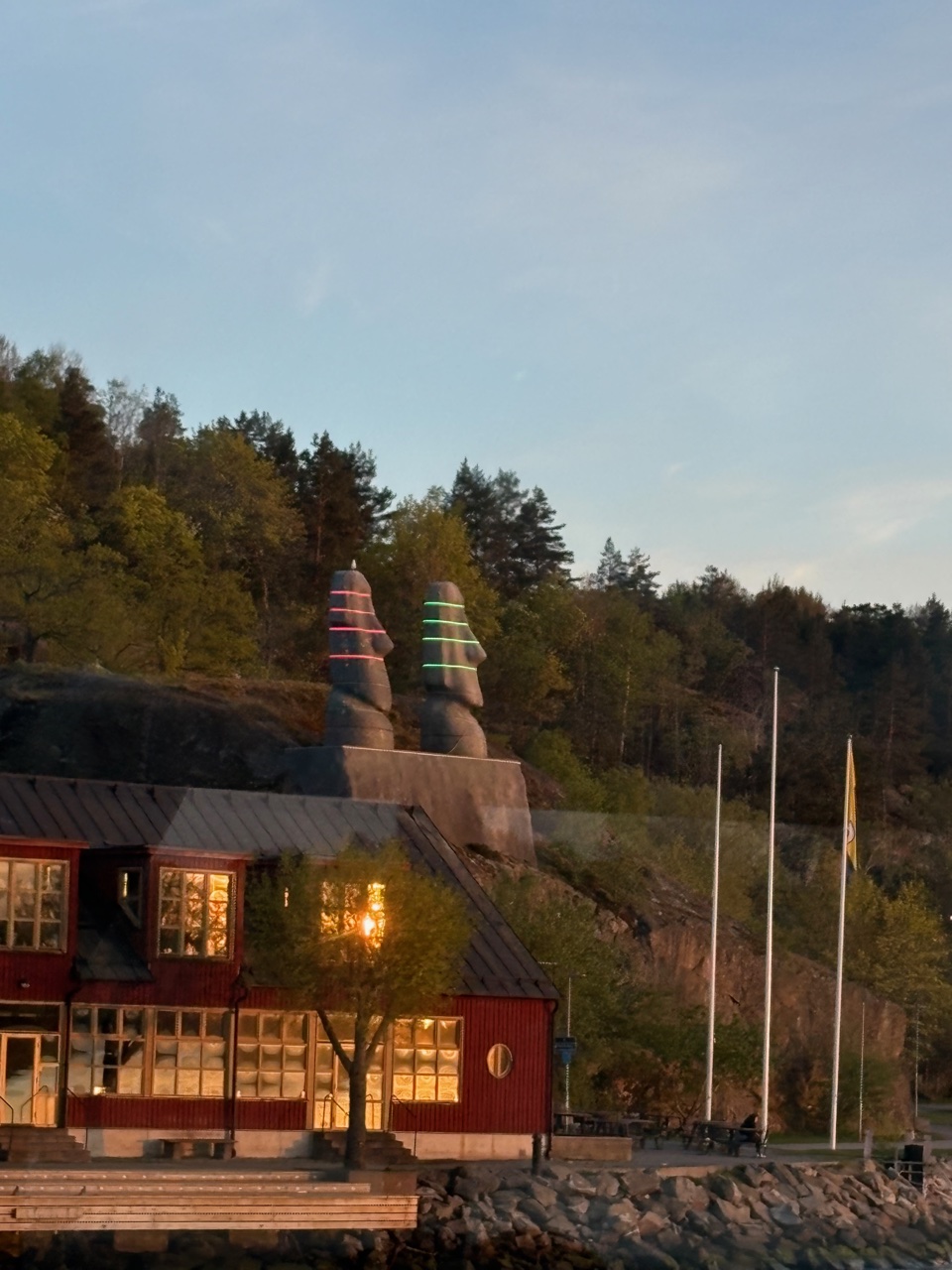 Two stone heads on the way back from Finnhamn